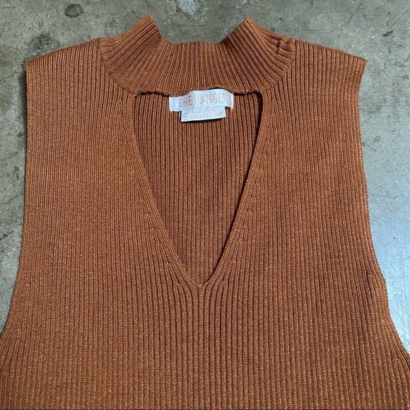 Sleeveless open front top - Picture 2 of 3